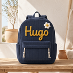 Mochila infantil de pana azul marino personalizada con el nombre Hugo tejido a mano