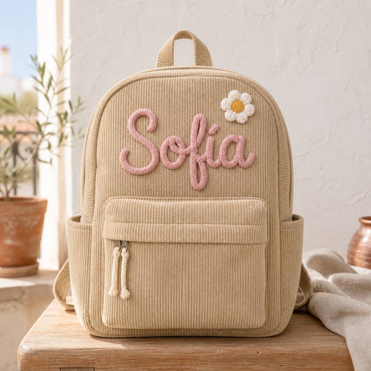 Mochila infantil de pana beige personalizada con el nombre Sofía tejido a mano