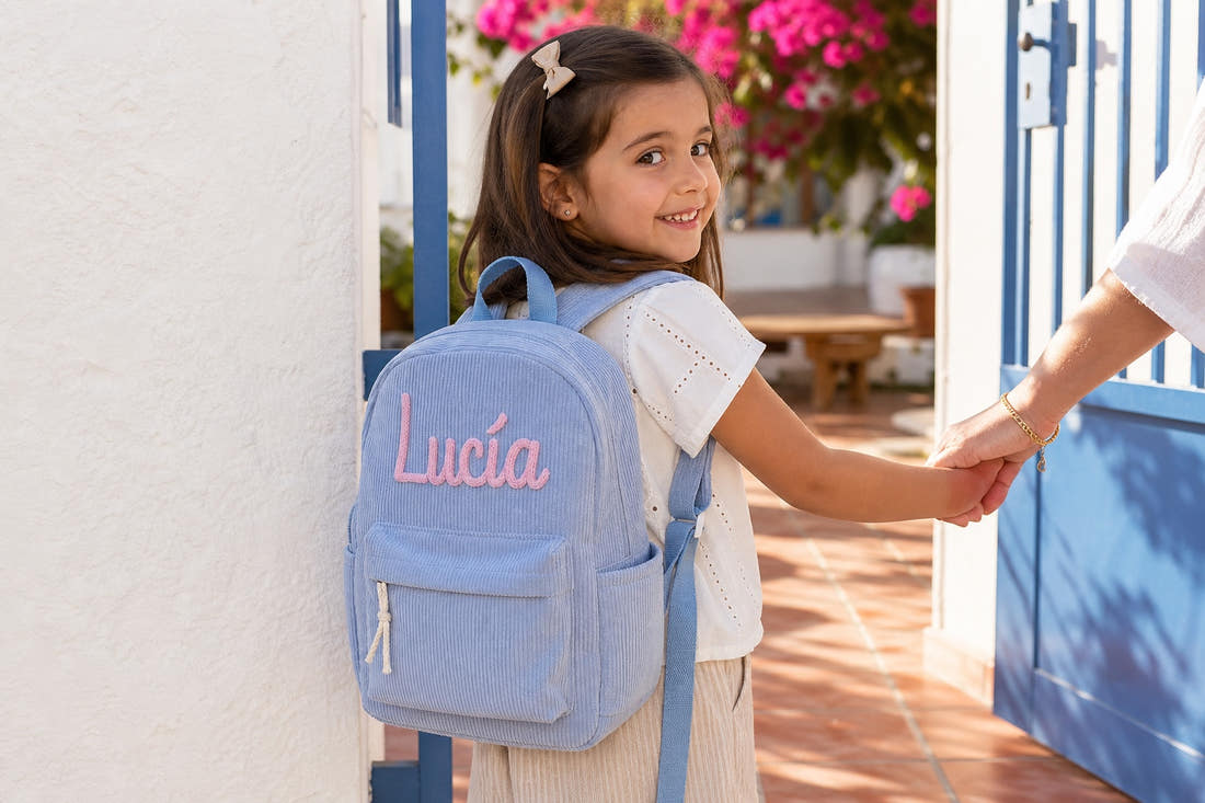 El primer día de cole con su mochila personalizada