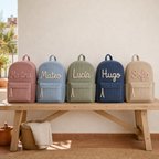 Cinco mochilas de pana personalizadas en rosa, azul, verde, azul marino y beige